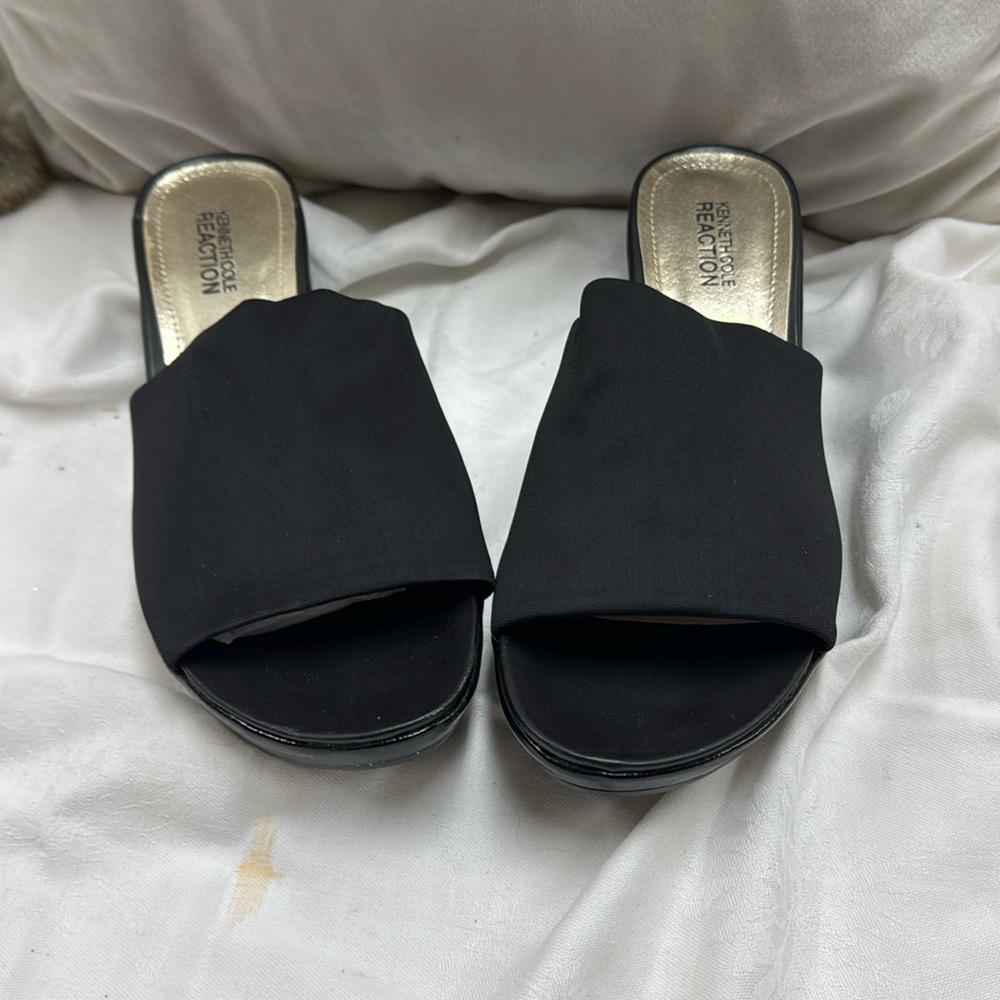 Black Kenneth code reaction, sandals. never been worn. Size 7.5